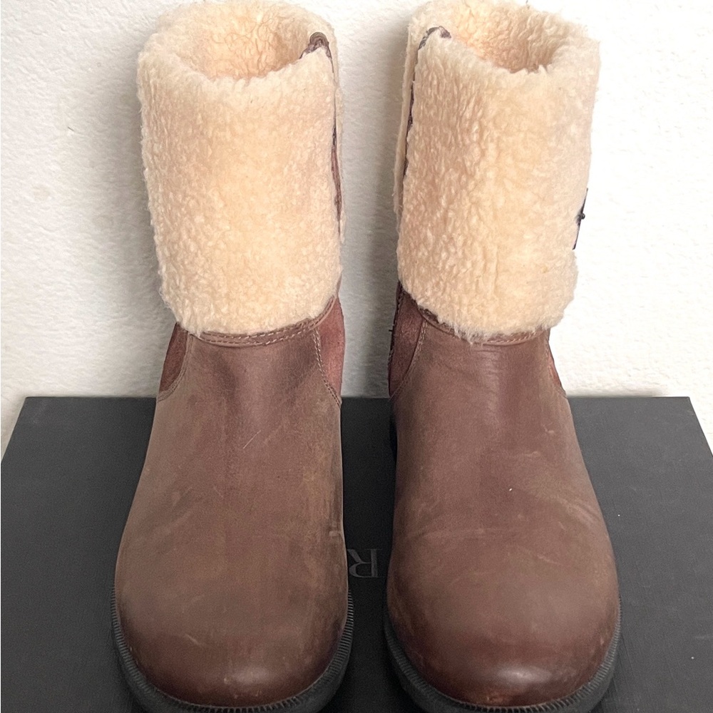 UGG Women’s Elings Waterproof Leather/Suede Brown Boots with Cream Lining Size 9